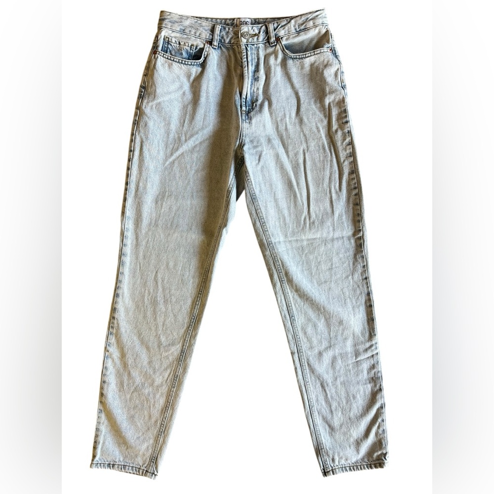 BDG Urban Outfitters Mom High-Rise Light Wash Blue Jeans Size 29
